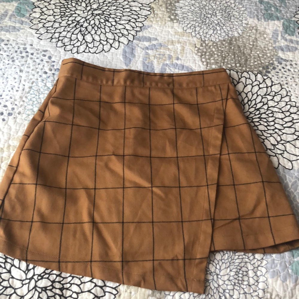 size small worn a few times kinda short !